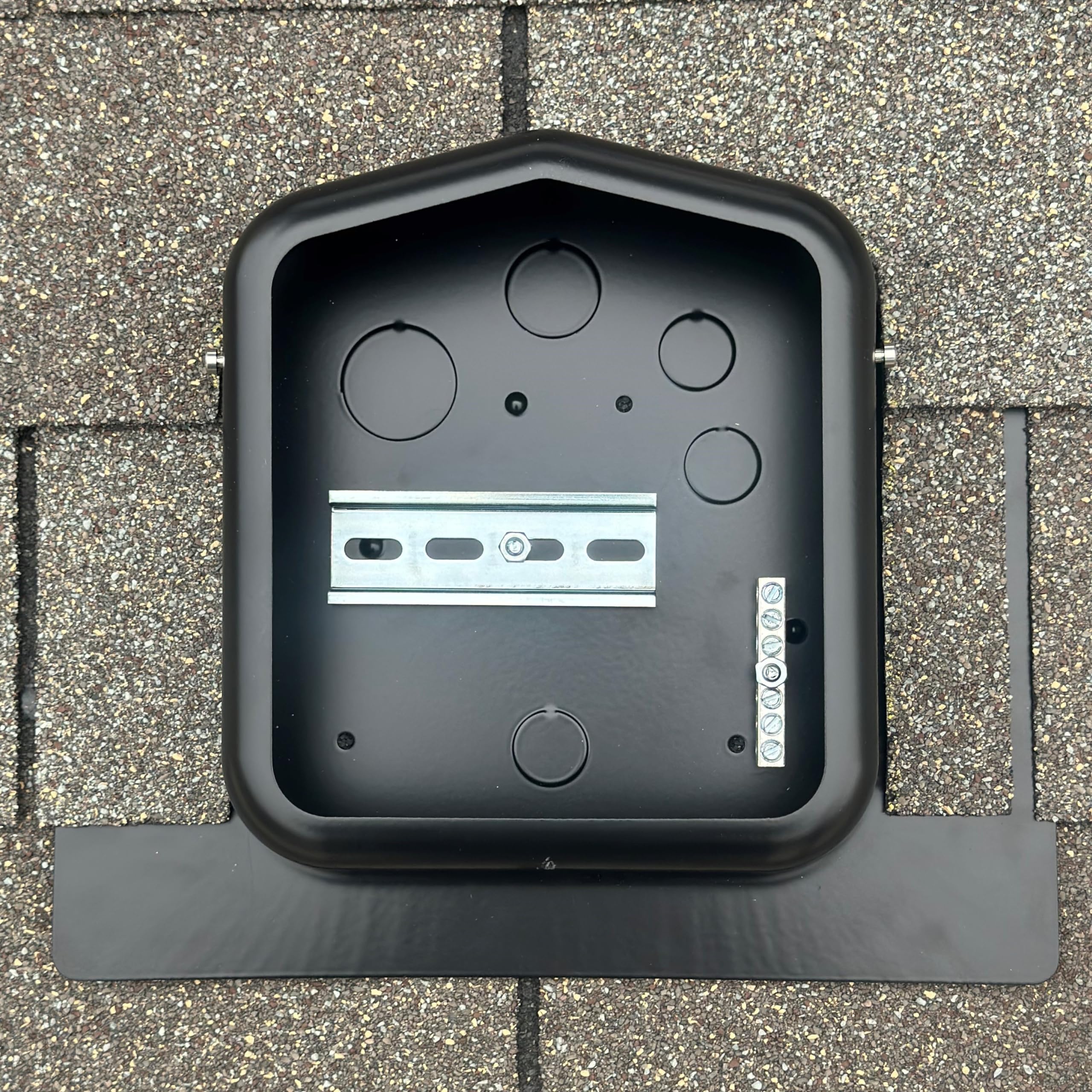 SolaDeck 0599B UL50 Type 3R Roof Mount PV Junction Box in Black